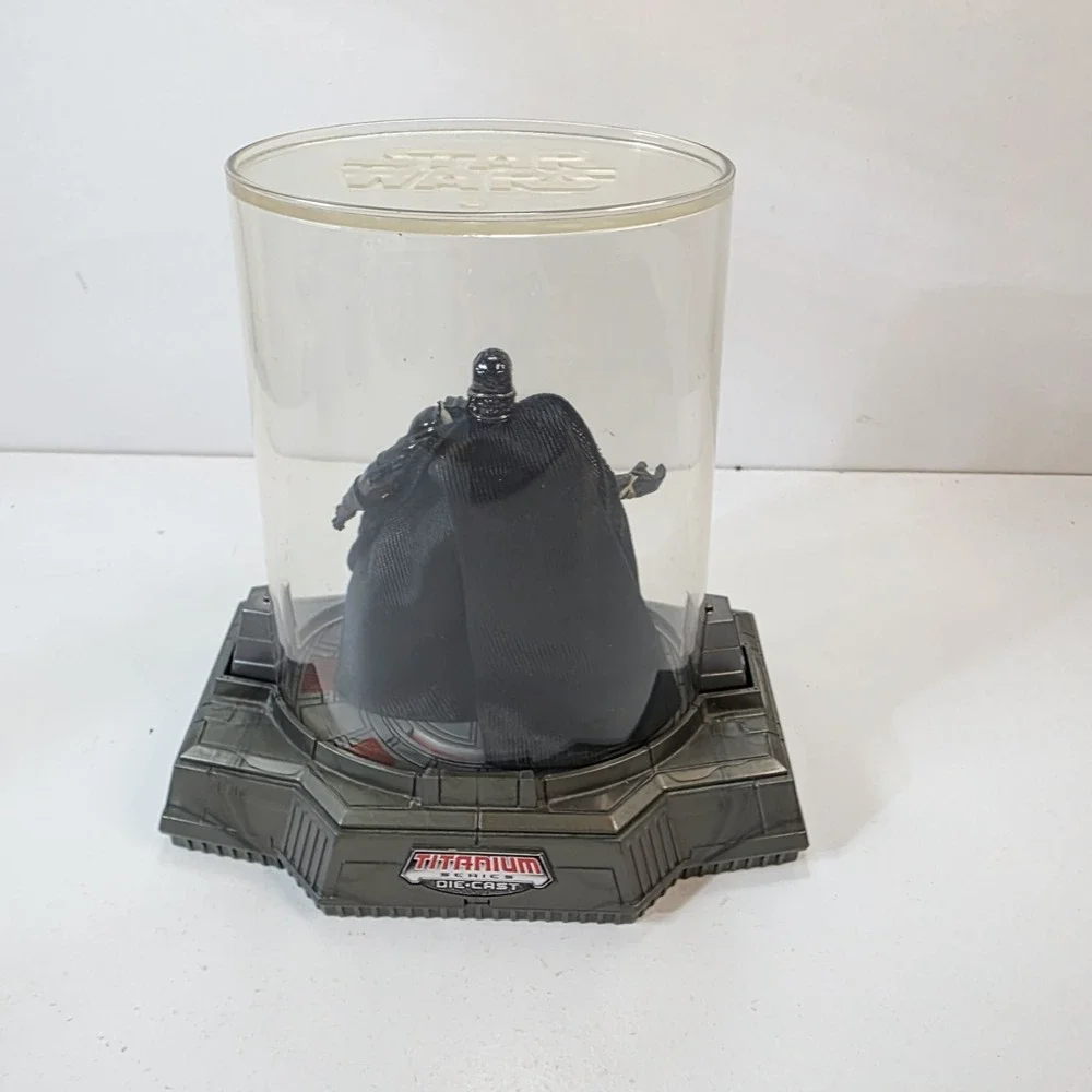 Star Wars Darth Vader Hasbro 2005 Titanium Series Die Cast Action Figure in Case